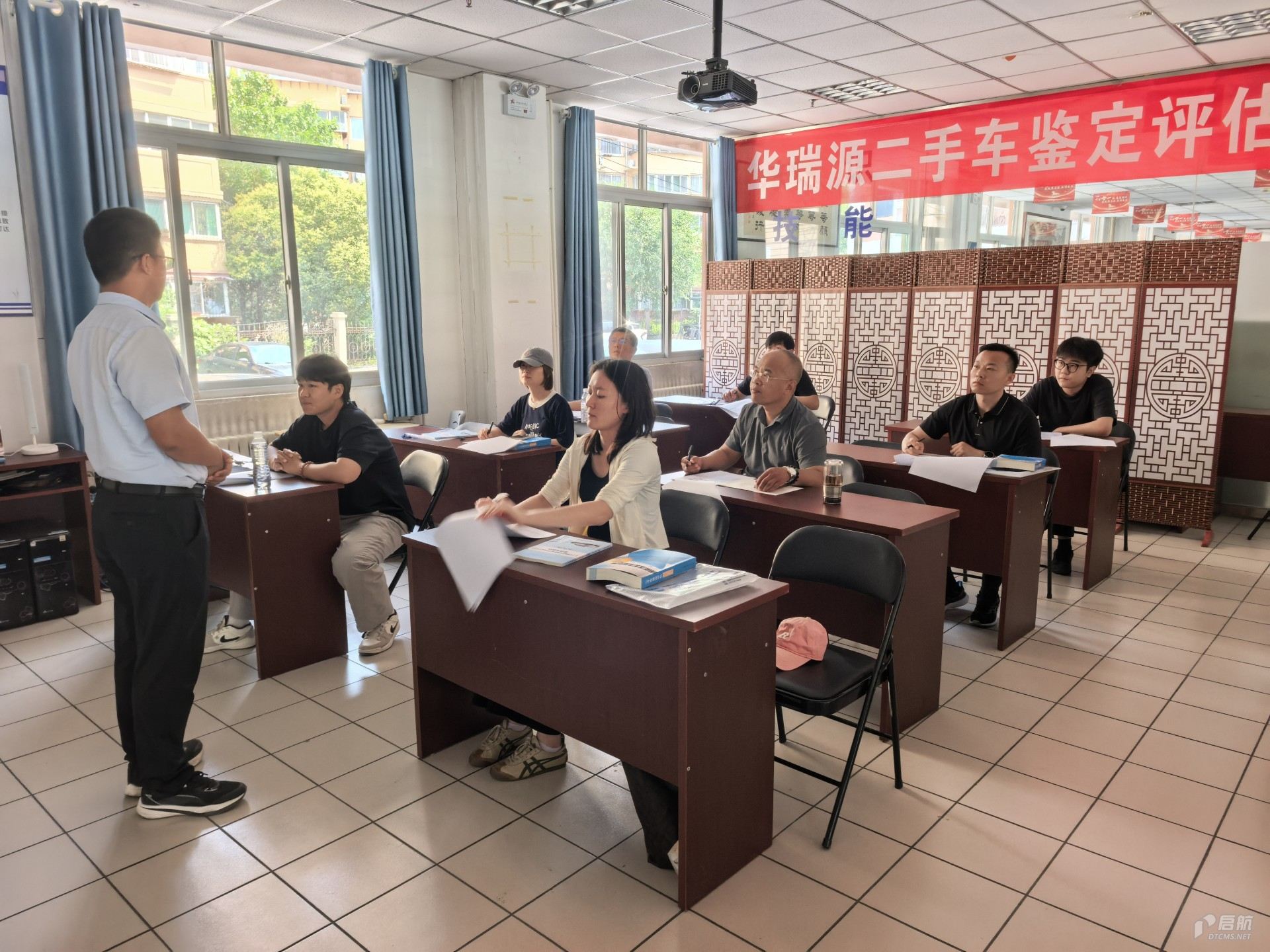 抓住二手车行业风口！来华瑞源学二手车评估师，开启高薪新赛道